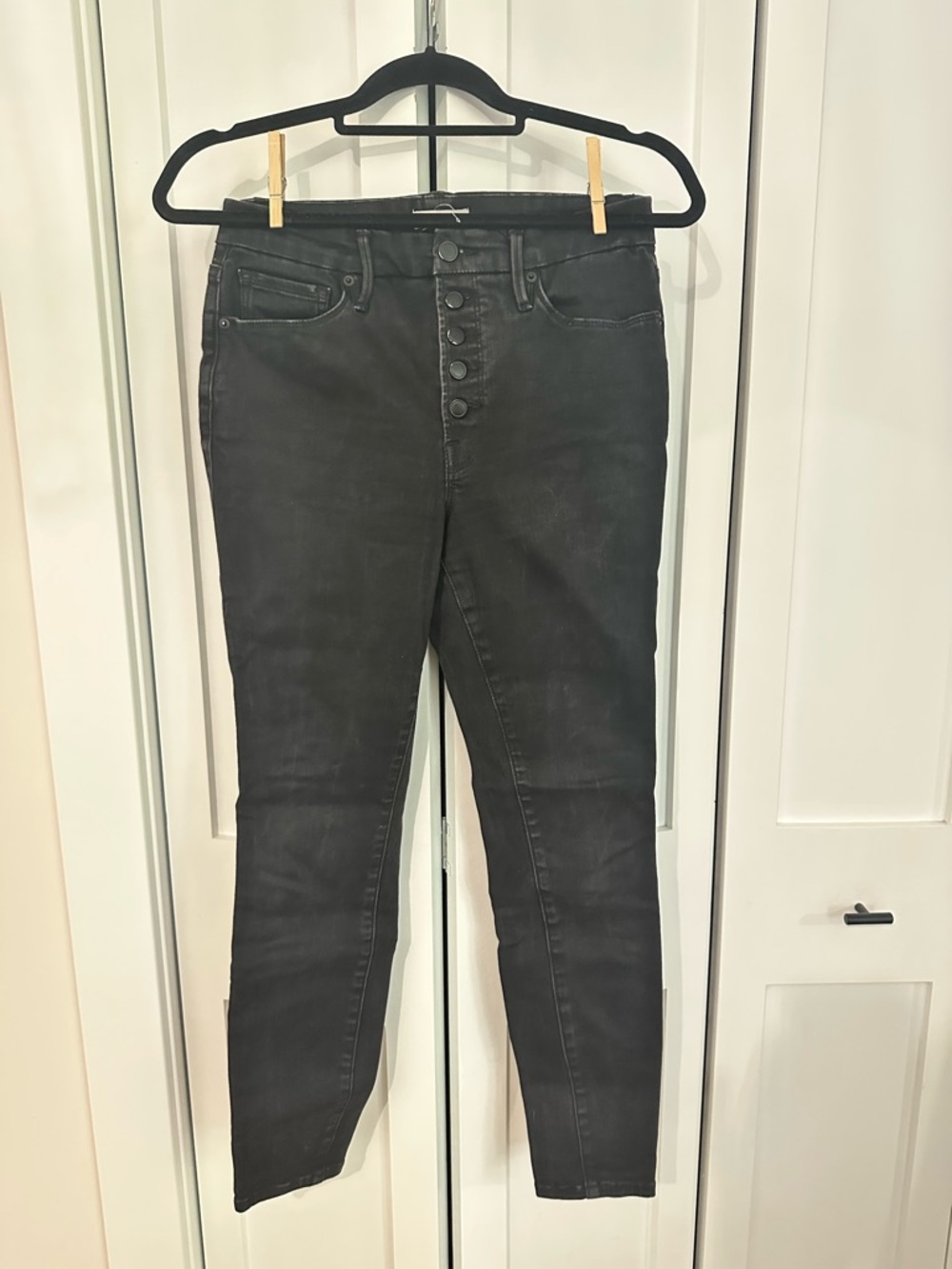 Good American Black Skinny High-Rise Button-Fly Jeans